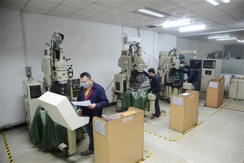 东莞台进jg坐标磨加工车间 东莞台进jg坐标磨加工车间